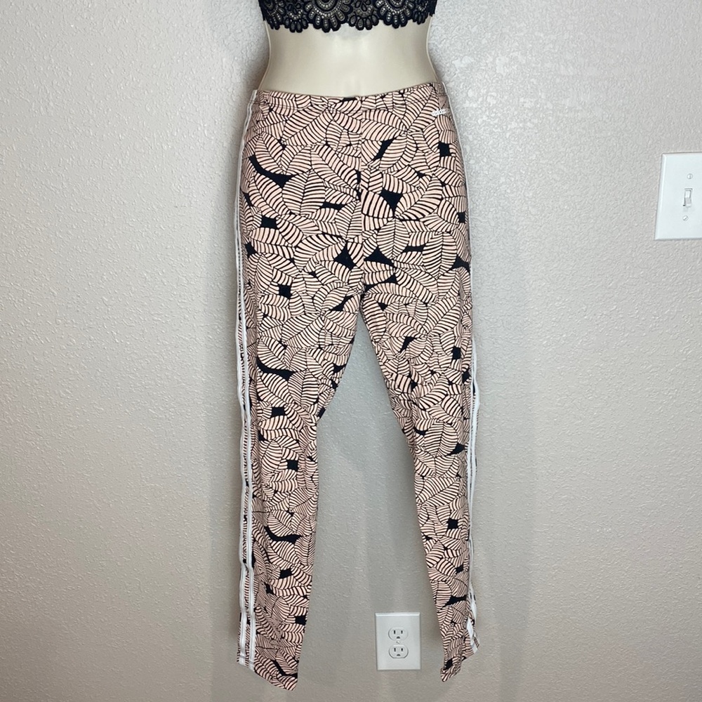 Adidas neo pink and black leggings.